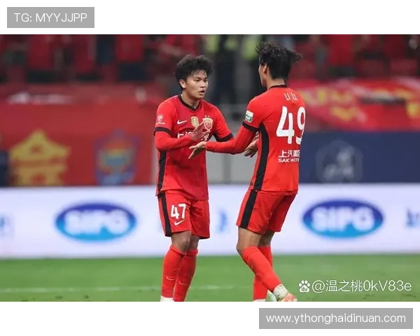 国足备战世预赛新动向 主教练强调团队协作与年轻球员培养